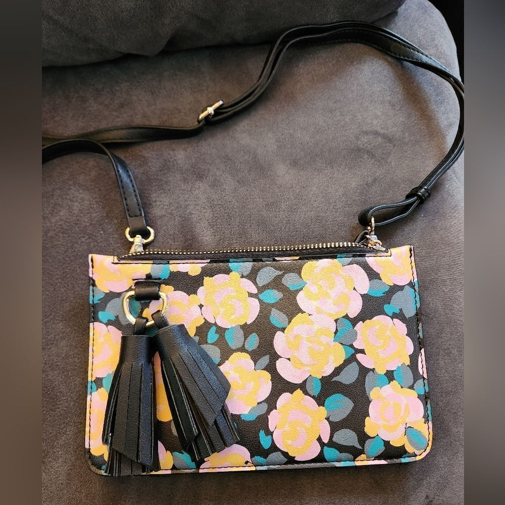 Melie bianco purse floral bag tassel, like new! - Picture 6 of 13